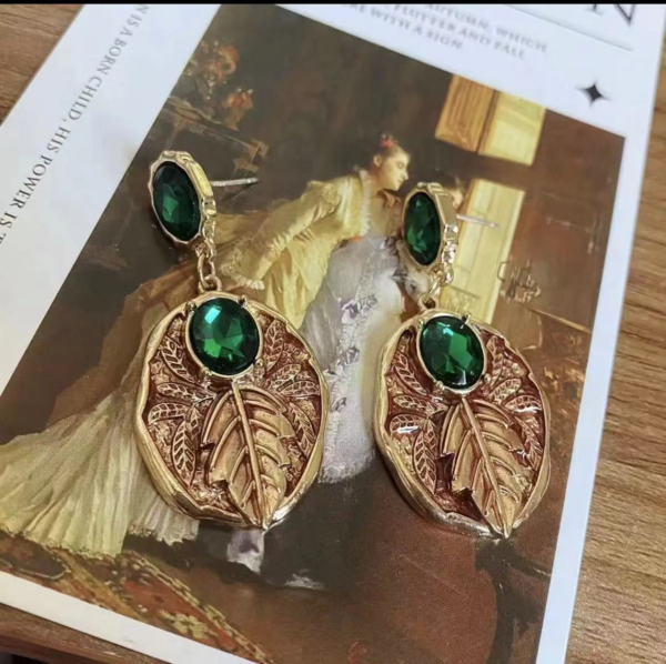 Exquisite Pendant Earrings – Retro Elegant Court Style, Vintage-Inspired Jewelry with Sparkling Detailing for Women - 图片 2