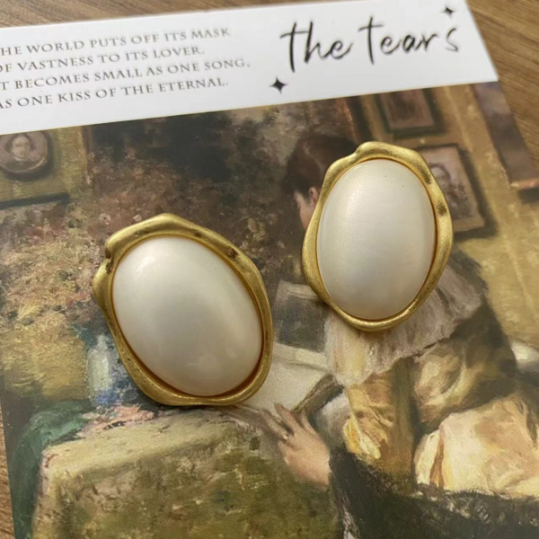 Retro Court Style Pendant Earrings – Exquisite Design with Sparkling Detailing, Elegant Vintage Jewelry for Women - 图片 2