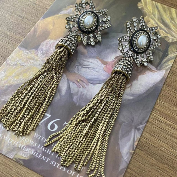 Retro Court Style Pendant Earrings – Exquisite Design with Sparkling Detailing, Elegant Vintage Jewelry for Women - 图片 4