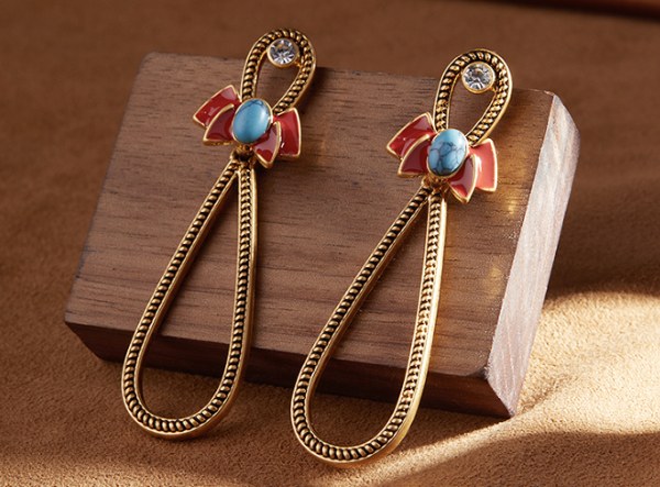 Fashion vintage 18K gold earrings Gemstone design, classic luxury jewelry (复制) - 图片 2