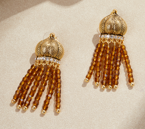 Classic retro earrings with gold-plated gemstone design, showing court fashion and elegance - 图片 11