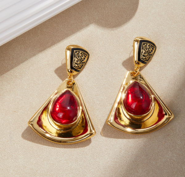 Palace style retro earrings, gold-plated gemstone earrings, fashion and elegance coexist - 图片 11