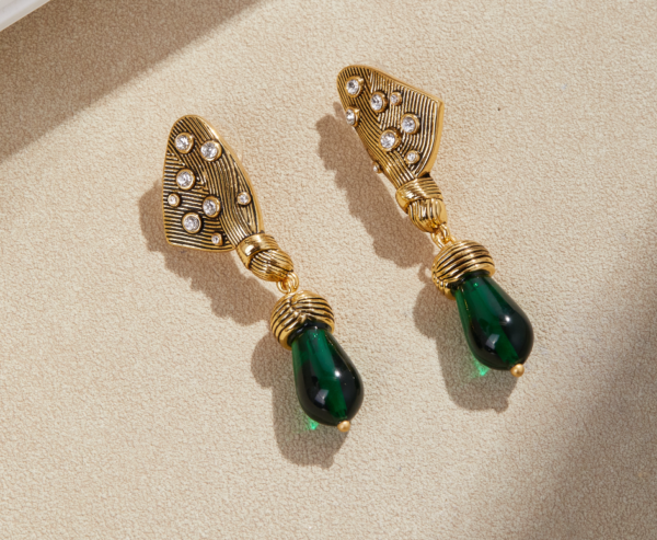 Palace style retro earrings, gold-plated gemstone earrings, fashion and elegance coexist - 图片 5