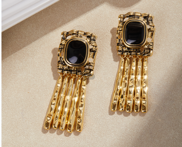 Palace style retro earrings, gold-plated gemstone earrings, fashion and elegance coexist - 图片 15