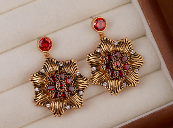 Retro-style 18K gold earrings, gold-plated design and gemstones, full of fashion charm - 图片 12