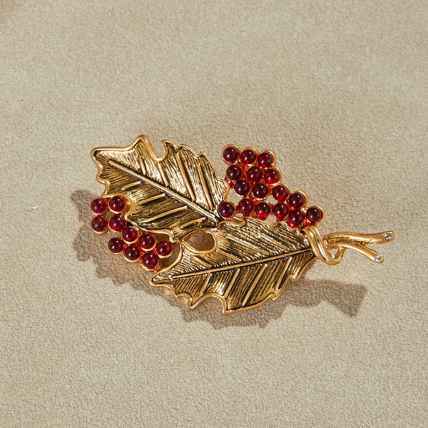 Exquisite handmade copper plated 18K gold brooch, embellished with enamel and semi-precious stones, suitable for daily use, dinners and parties - 图片 6