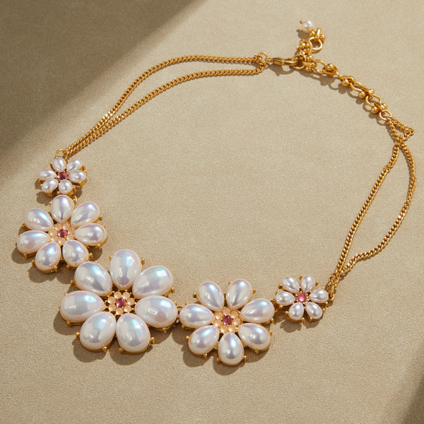 Elegant 18K gold-plated necklace pendant, retro luxury artificial gemstone design, suitable for daily wear and special occasions - 图片 2