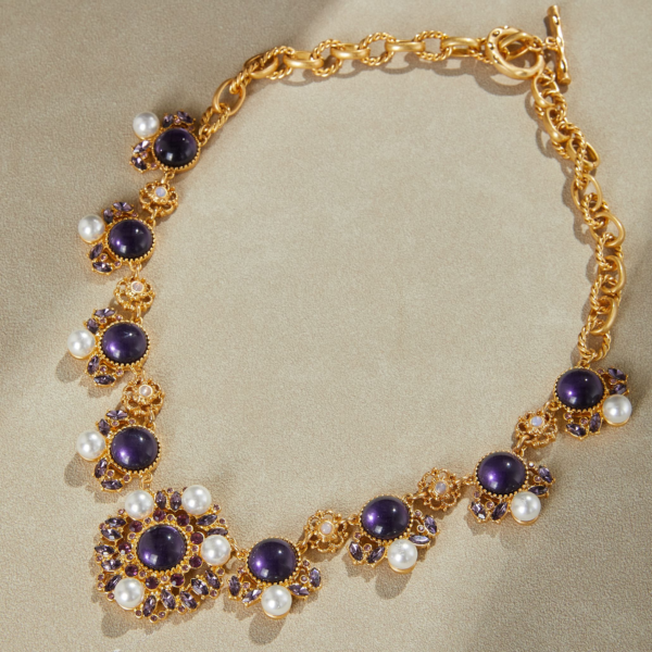 Elegant 18K gold-plated necklace pendant, retro luxury artificial gemstone design, suitable for daily wear and special occasions - 图片 6